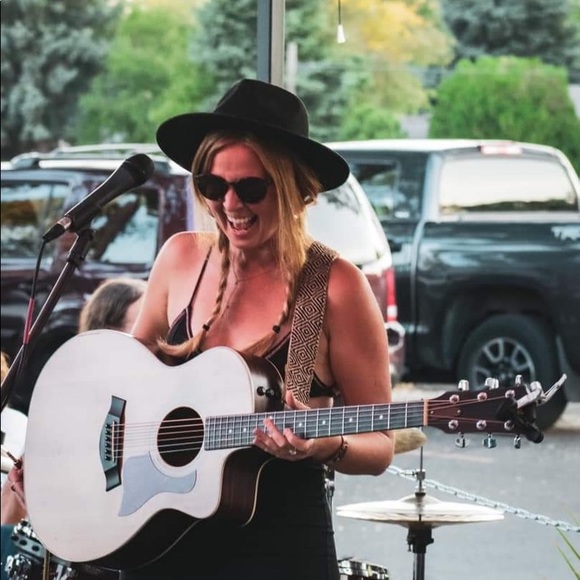 Meet your Posher, Robin - Picture 1 of 1